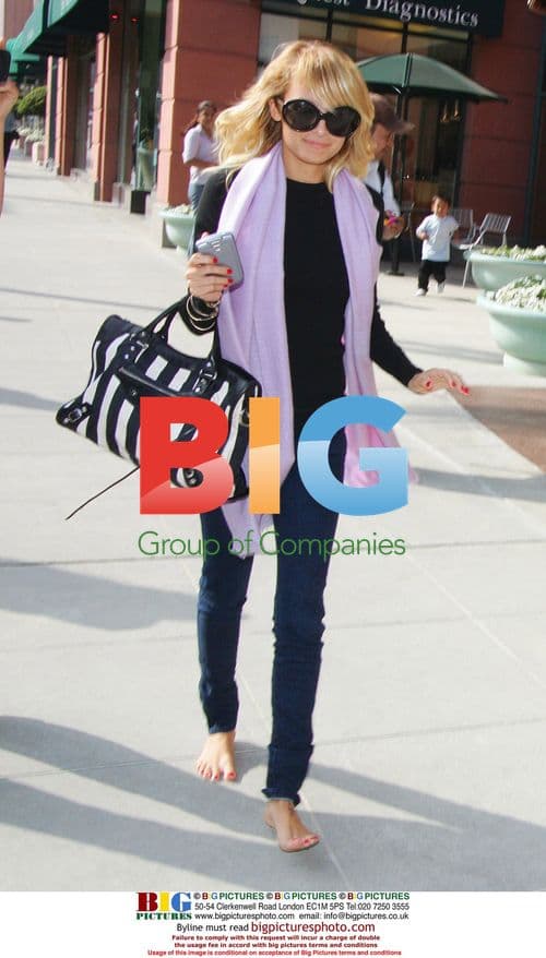 Mischa Barton and Nicole Richie Shopping