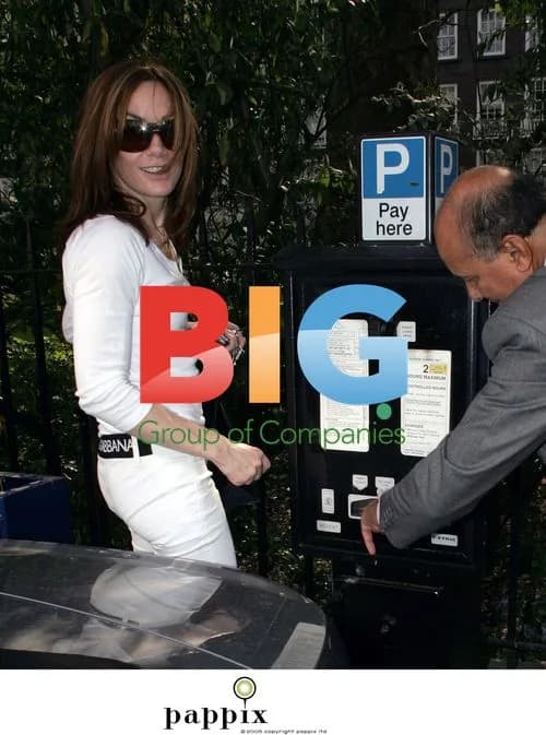 Tara Palmer-Tomkinson Shopping in London