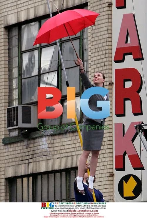 Scarlett Johannson on set of Nanny Diaries