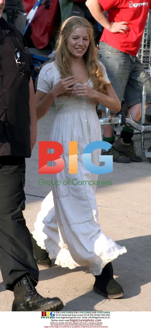 Sienna Miller on set of 'Stardust'