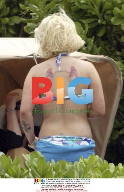 Kelly Osbourne enjoys beach day in Hawaii