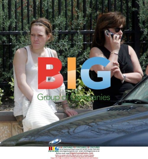 Hilary Duff Unhappy Waiting for Car