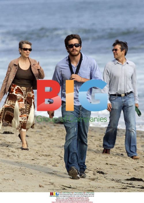 Jake Gyllenhaal with parents in Malibu
