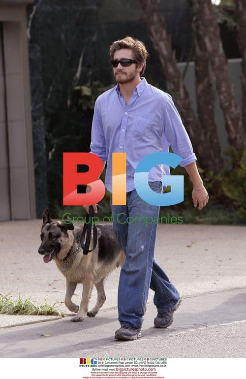 Jake Gyllenhaal Spends Mother's Day With Family