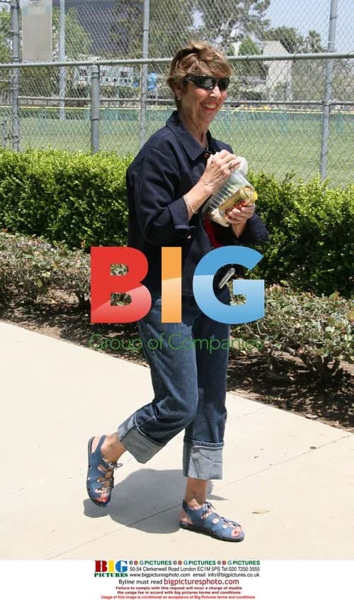 Tom Cruise cheers on son's baseball game