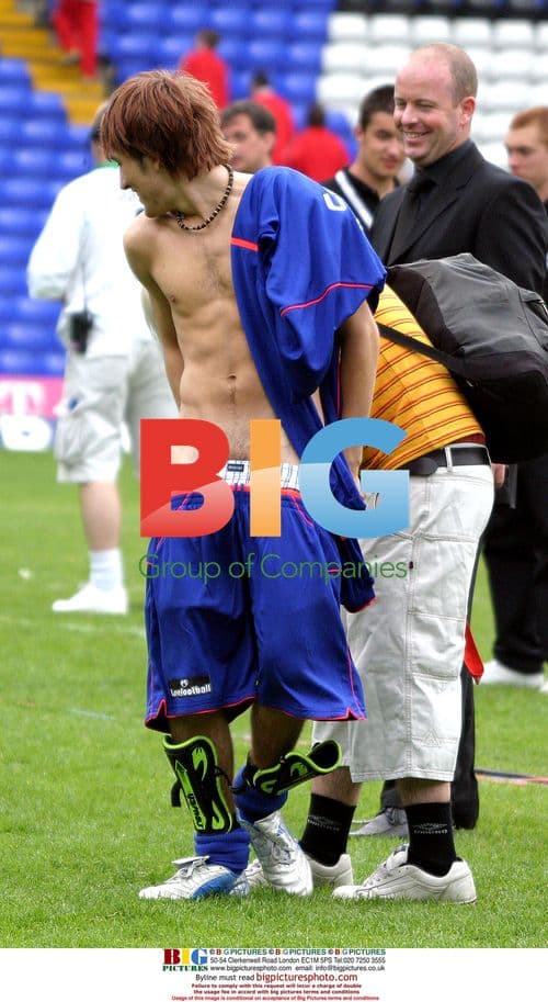 STEVE (son of dork) nearly bares all at Soccer Six