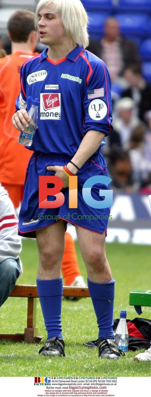 DAVE WILLIAMS (son of dork) playing Soccer Six