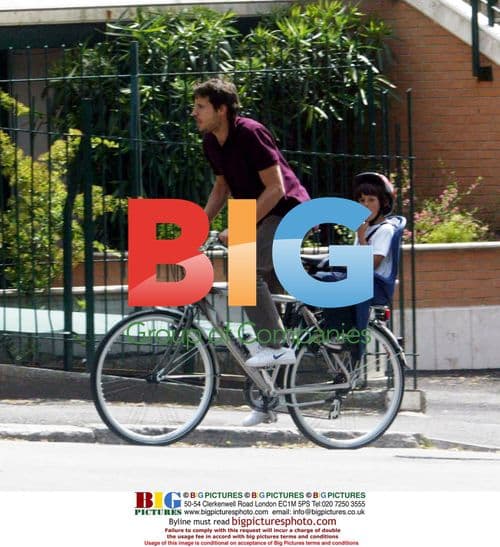 Chelsea goalkeeper Carlo Cudicini with girlfriend and son