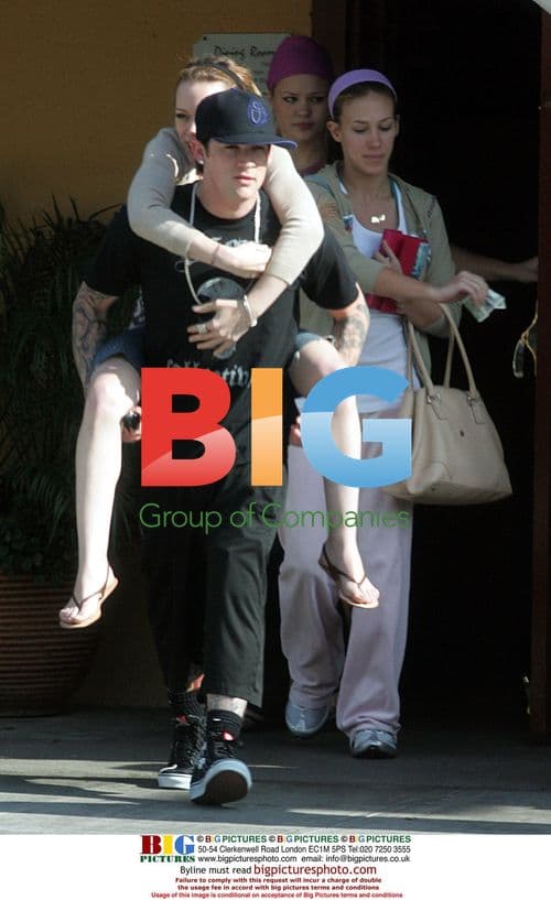 Joel Madden gives Hilary Duff a ride