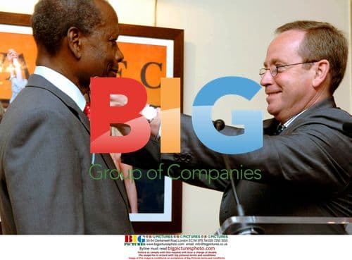 Sidney Poitier Receives Medal