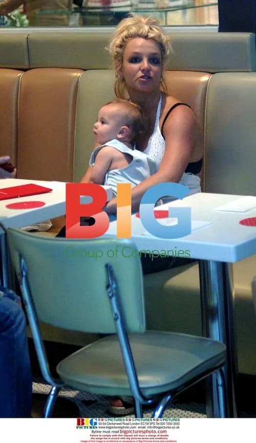 Britney Spears and baby son visit FAO Schwartz