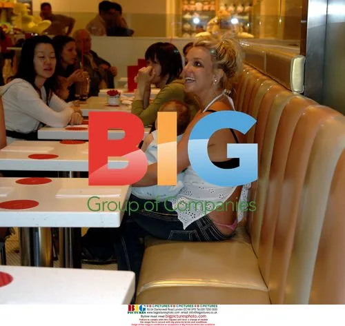 Britney Spears and son visit FAO Schwartz