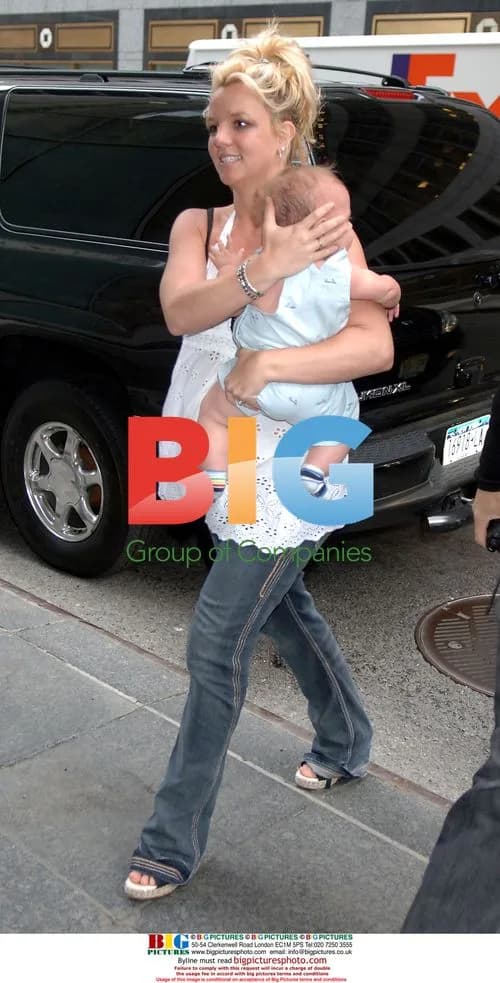 Britney Spears and son visit FAO Schwartz