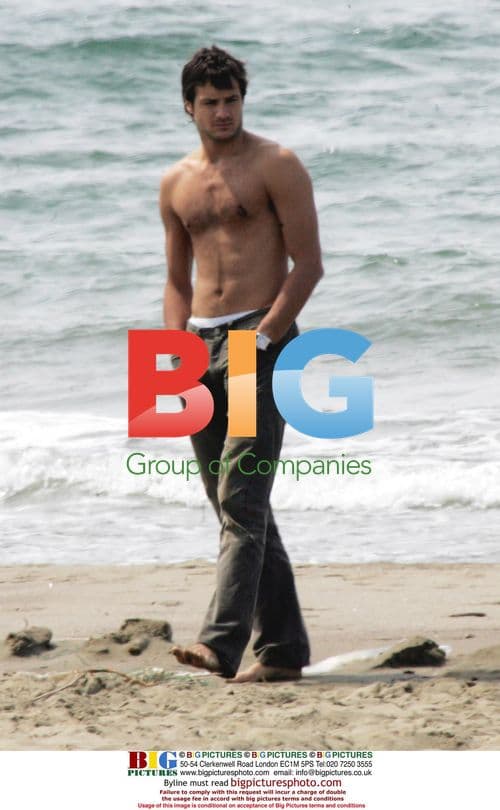 Carlo Cudicini and Alessia Marcuzzi on beach