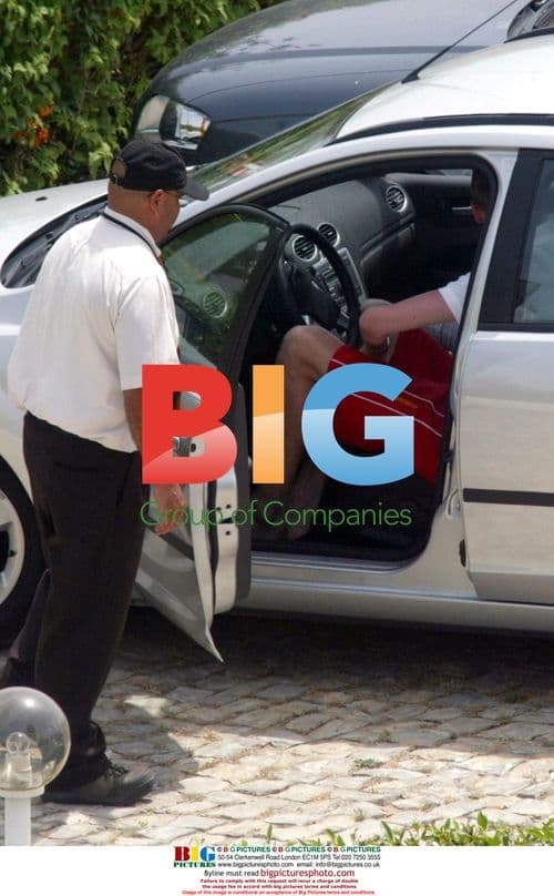 Peter Crouch Crouches in Car