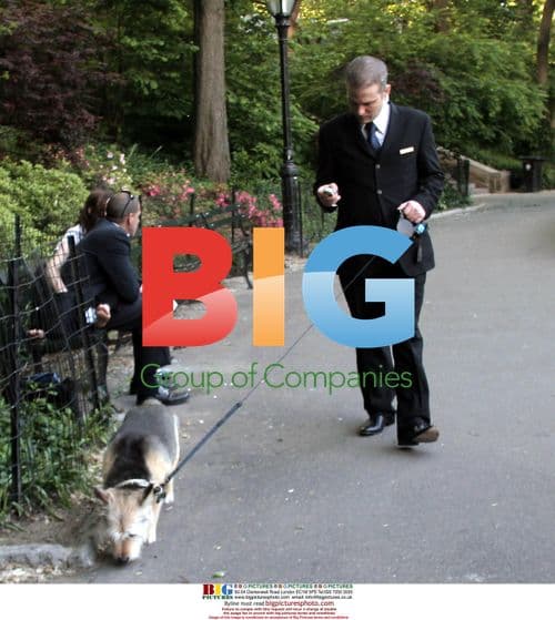 Jennifer Aniston Swarmed by Photographers in NYC