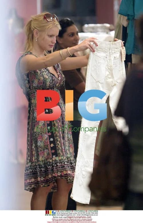 Jessica Simpson Shops at Kitson Boutique