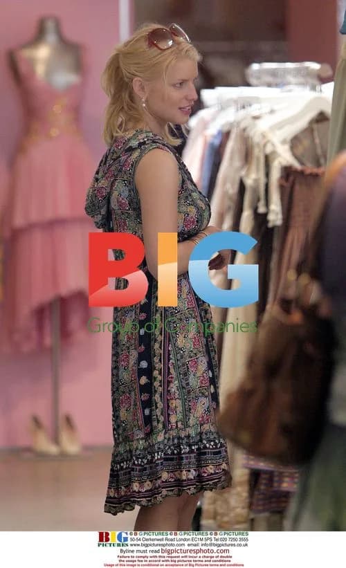 Jessica Simpson Shopping at Kitson