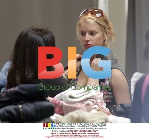 Jessica Simpson Shopping at Kitson