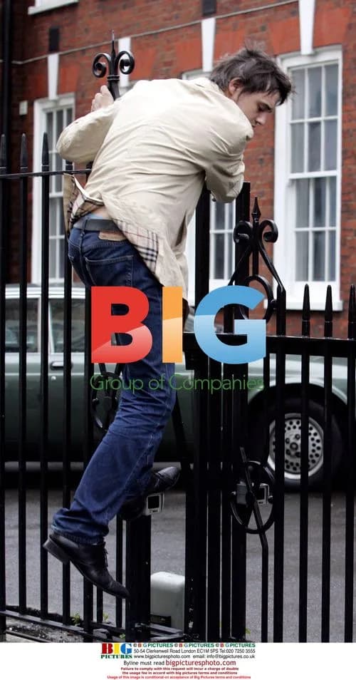 Pete Doherty on morning pharmacy run