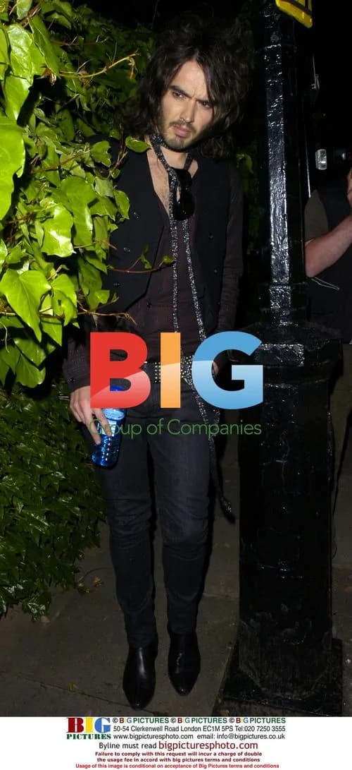 Russell Brand visits Kate Moss at home