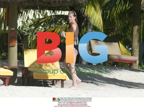 Liam Gallagher and Nicole Appleton on beach in Mauritius