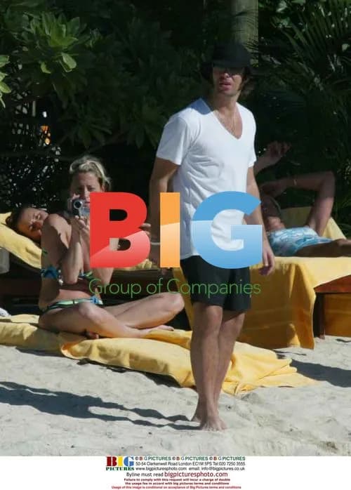 Liam Gallagher and Nicole Appleton on Mauritius beach