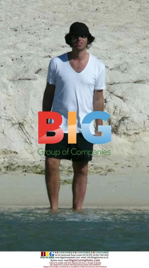 Liam Gallagher and Nicole Appleton on beach in Mauritius