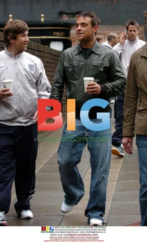 Robbie Williams at Starbucks in Manchester