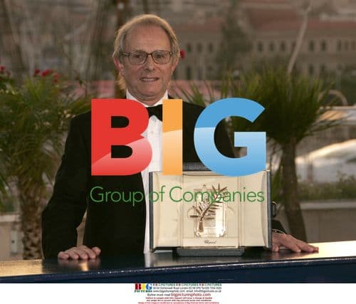 Ken Loach displays Palme D'Or at Cannes