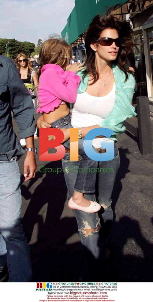 Cindy Crawford Shopping with Family