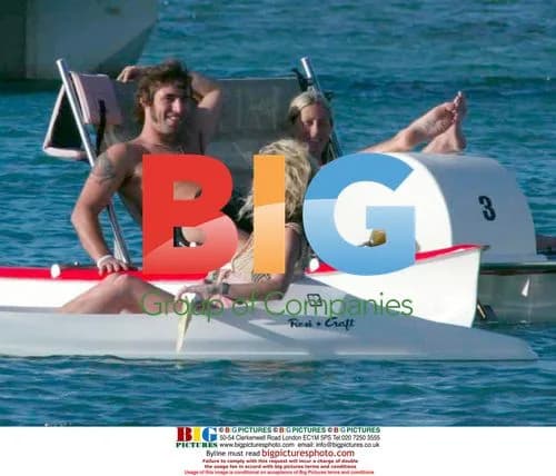 Liam Gallagher and Nicola Appleton on Caribbean beach