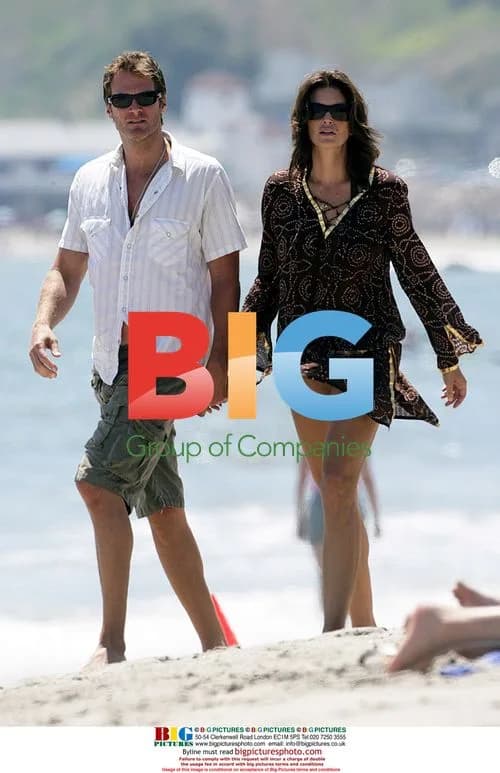 Cindy Crawford and Randy Gerber Beach Stroll