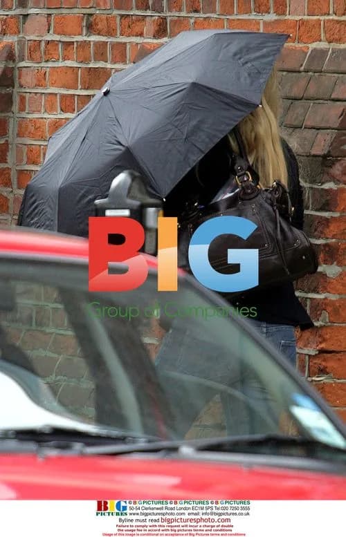 Gwyneth Paltrow Leaves Yoga Class