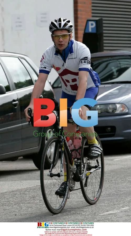 Rover Return to the Queen Vic charity bike ride