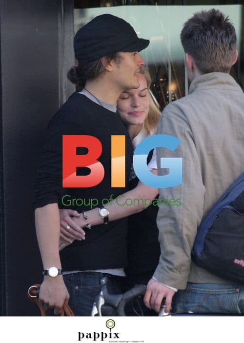 Orlando Bloom and Kate Bosworth stroll with dog