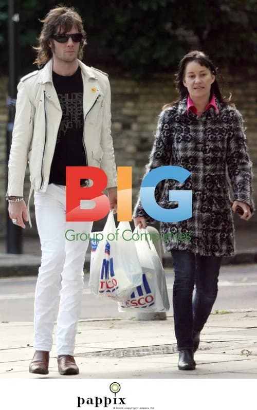 Siobhan Fahey shopping with boyfriend