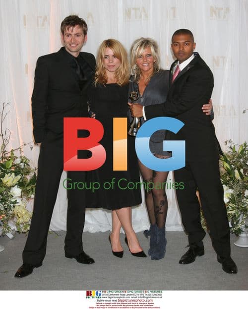 Actors Pose with Doctor Who Award