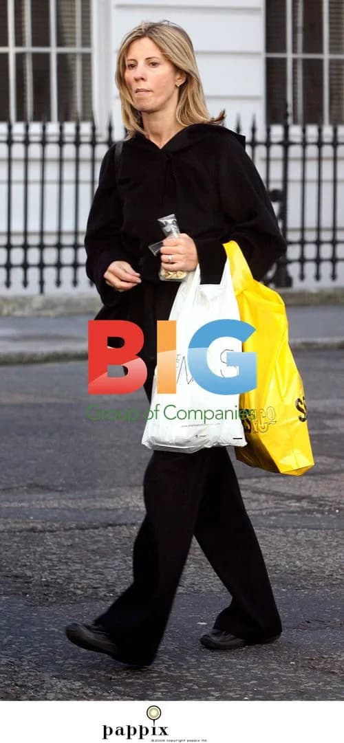Julia Carling Spotted Strolling in London
