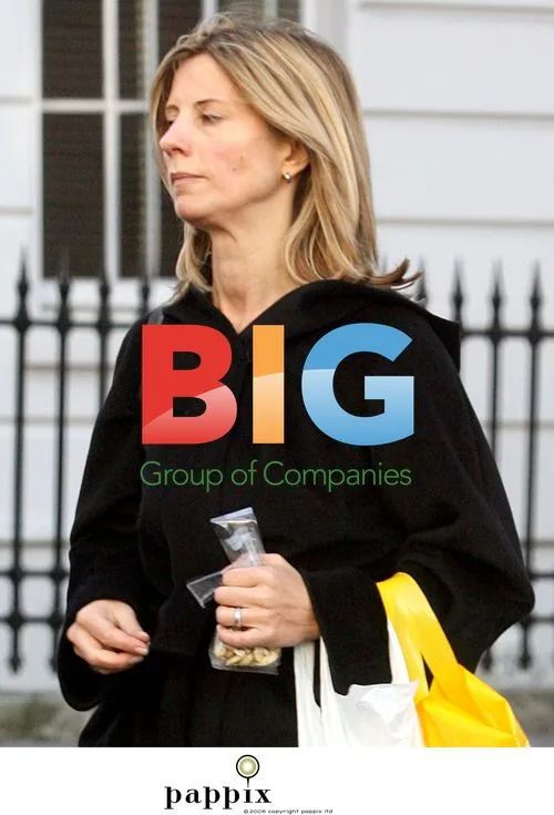 Julia Carling strolling in London