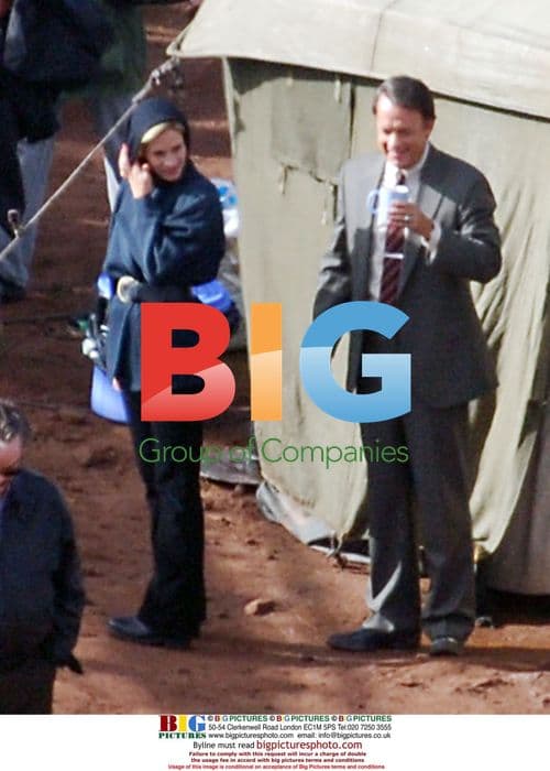 Julia Roberts, Tom Hanks, John Seymour on "Charlie Wilson's War" set