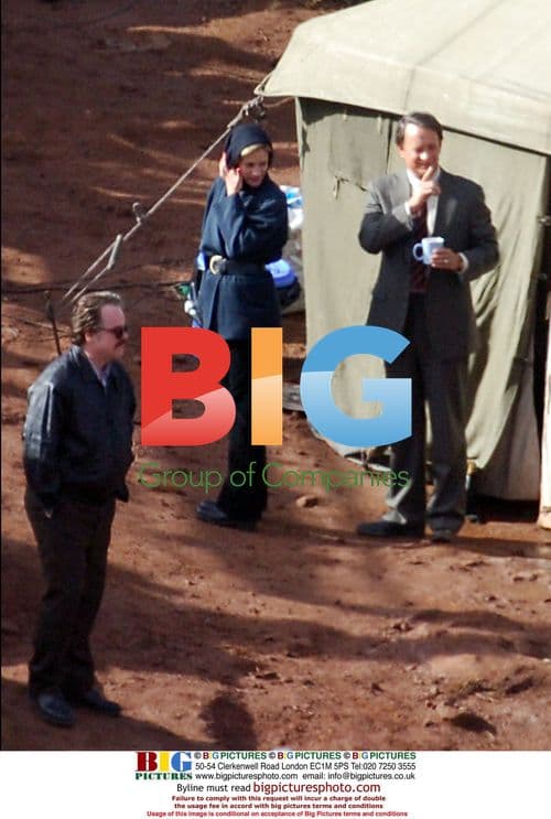 Julia Roberts, Tom Hanks on "Charlie Wilson's War" set