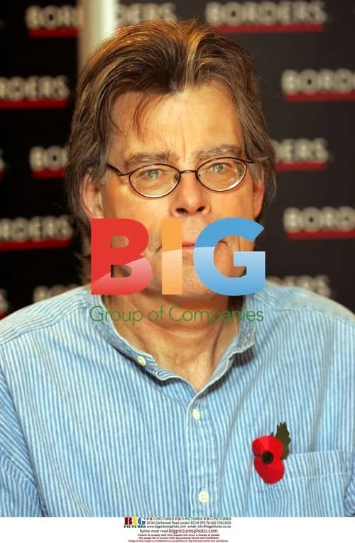 Stephen King Signs Latest Book