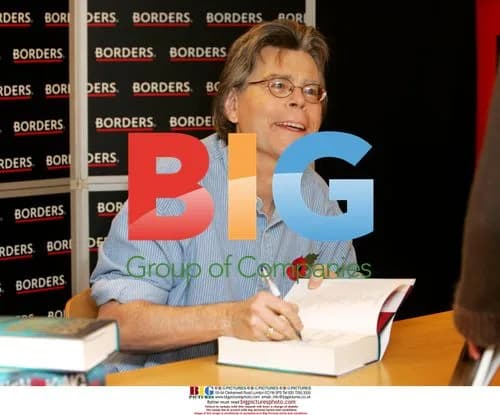 Stephen King Signs New Book