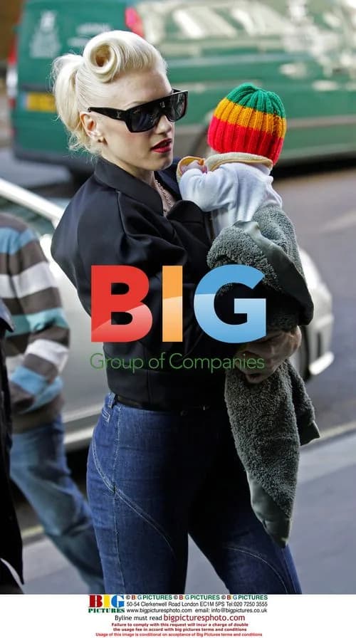 Gwen Stefani out with son Kingston in London