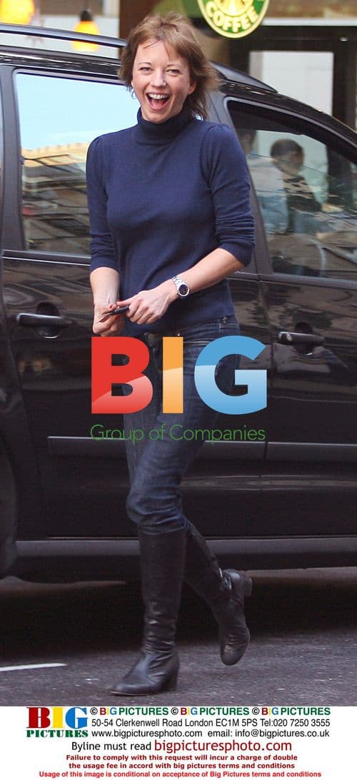 Sara Cox gets coffee at Starbucks before BBC show