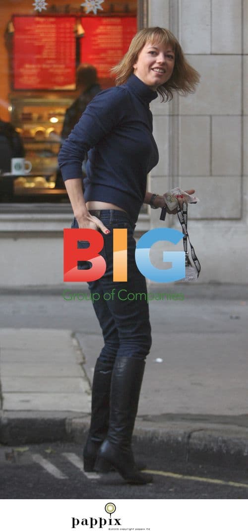 Sara Cox Stops for Starbucks