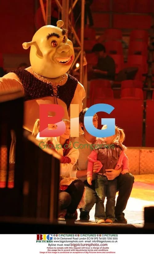 Brian McFadden with kids at Las Vegas circus