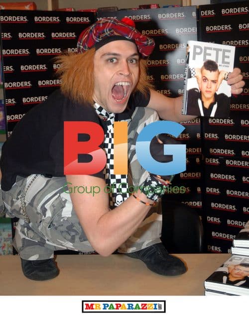 Pete Bennett Promotes Book in Glasgow