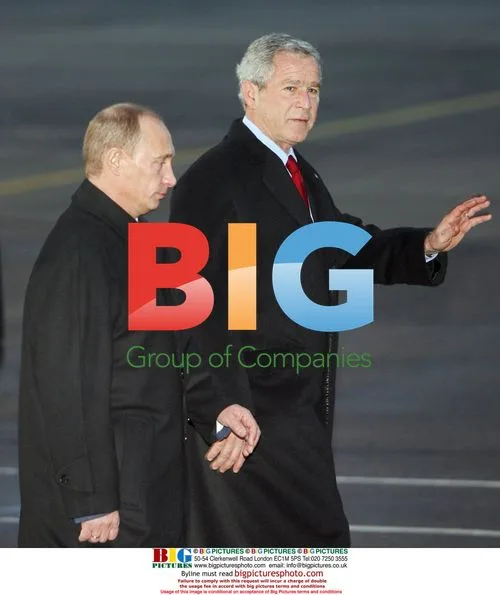 Bush and Putin at Moscow airport